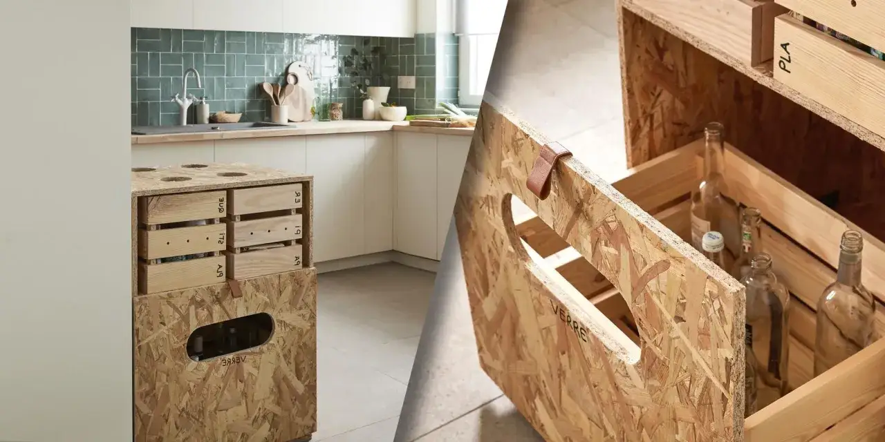 Idee contenitori raccolta differenziata fai da te: cassette in legno per vetro e plastica, con manici in pelle e divisori interni.